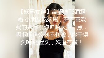 夜店女厕偷拍 长发高跟美女典型的人美B遭罪 太黑了